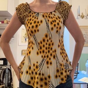 vintage pleats please style printed top with floral cap sleeves